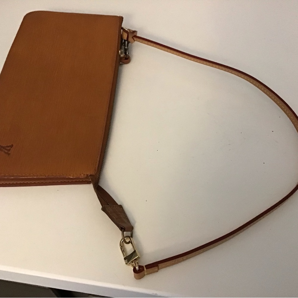 Louis Vuitton Epi Accessories Pouch - Picture 2 of 9